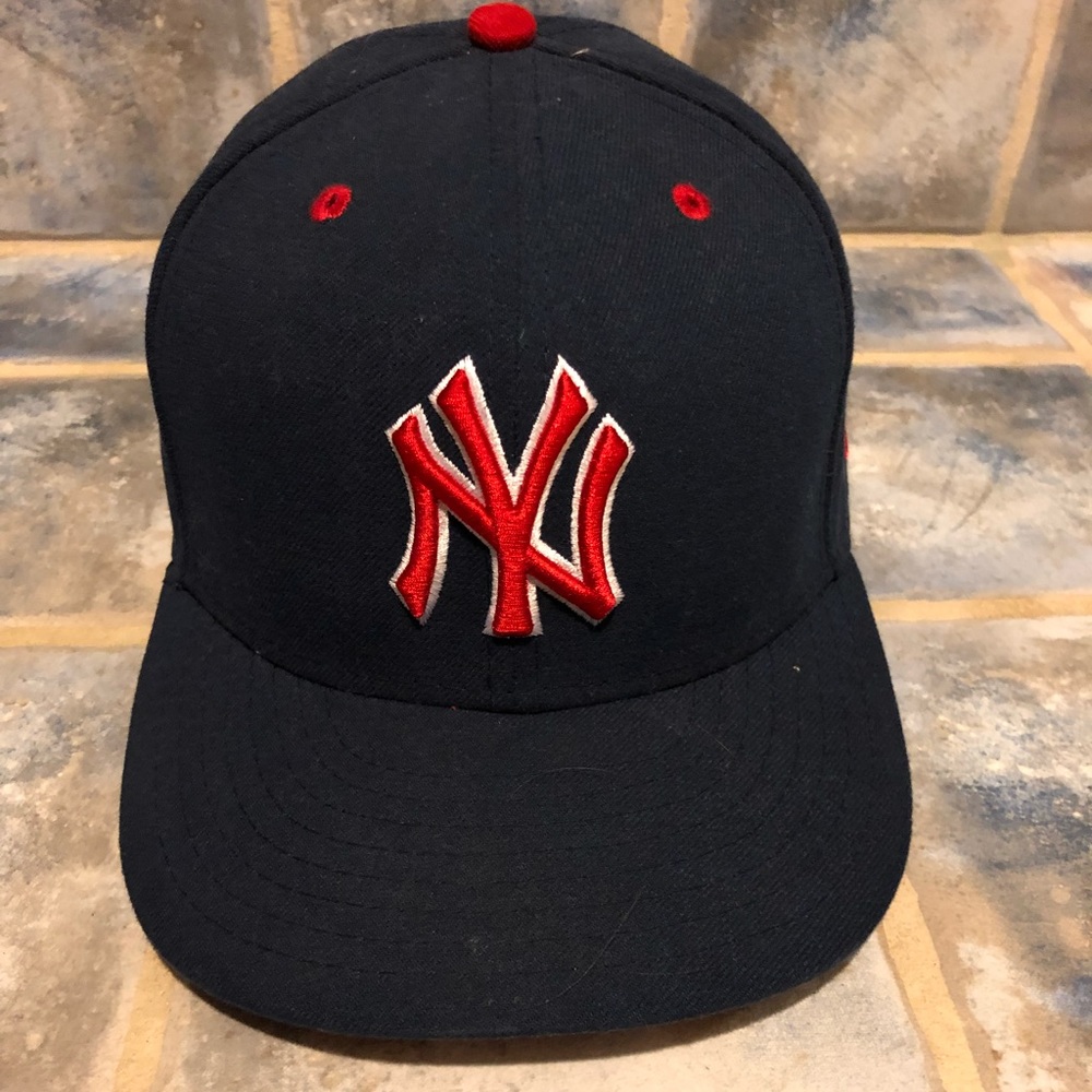New York Yankees new era fitted hat size 7 Rare